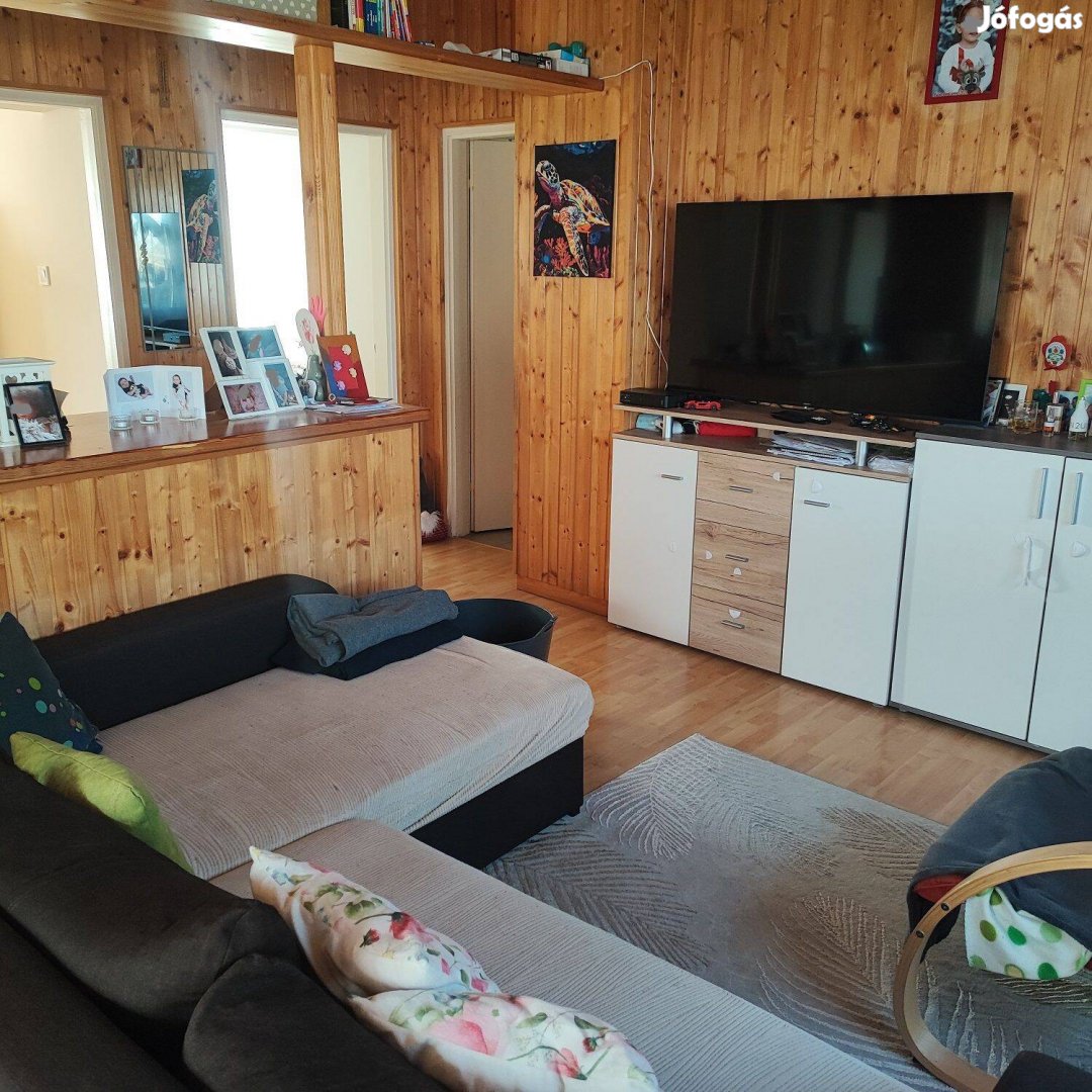 Balmazújvároson 85 nm-es,2 szobanappalis felújított családi
