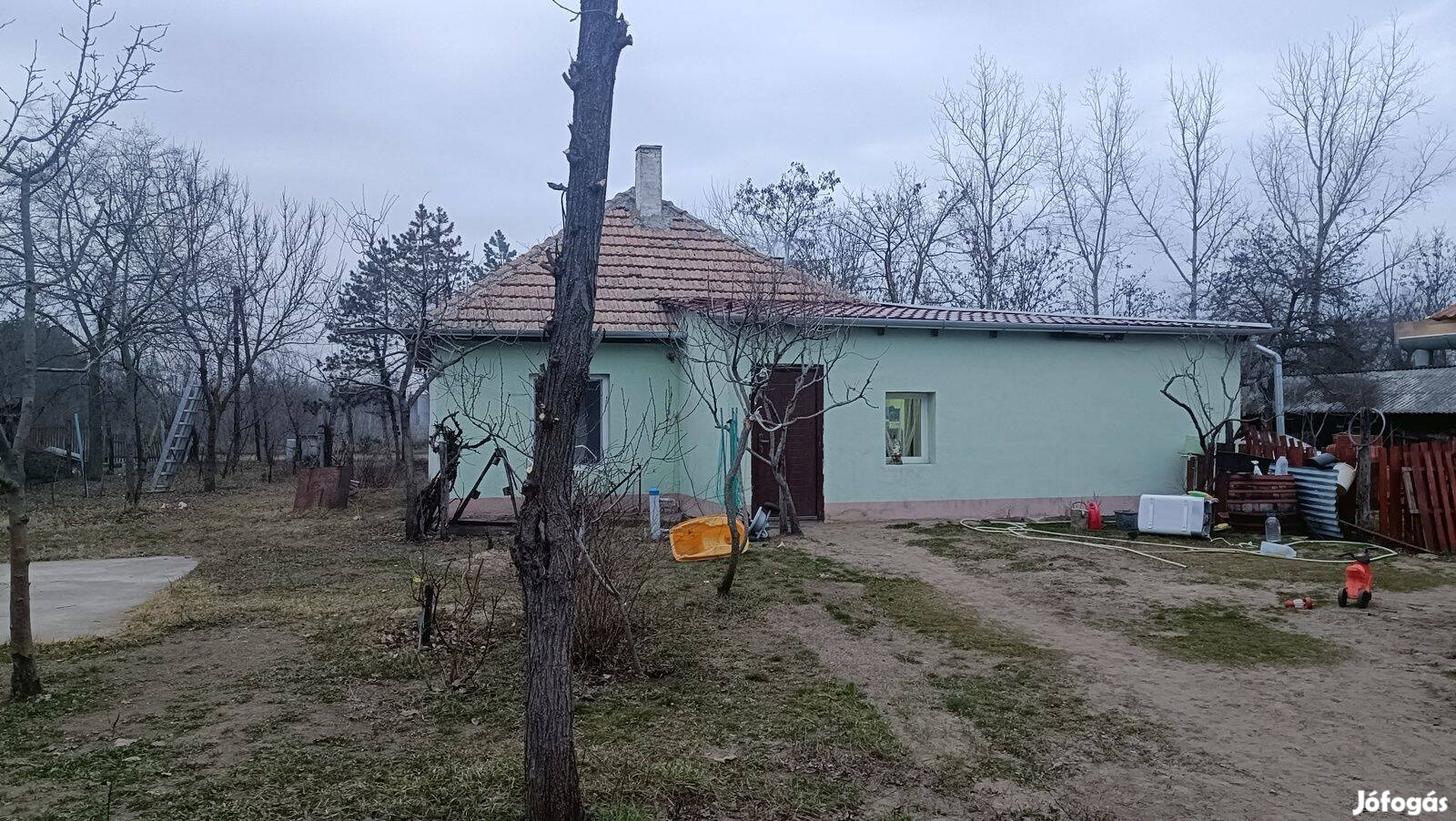 Balotaszállás faluhoz közeli lakóház nagy területtel eladó!