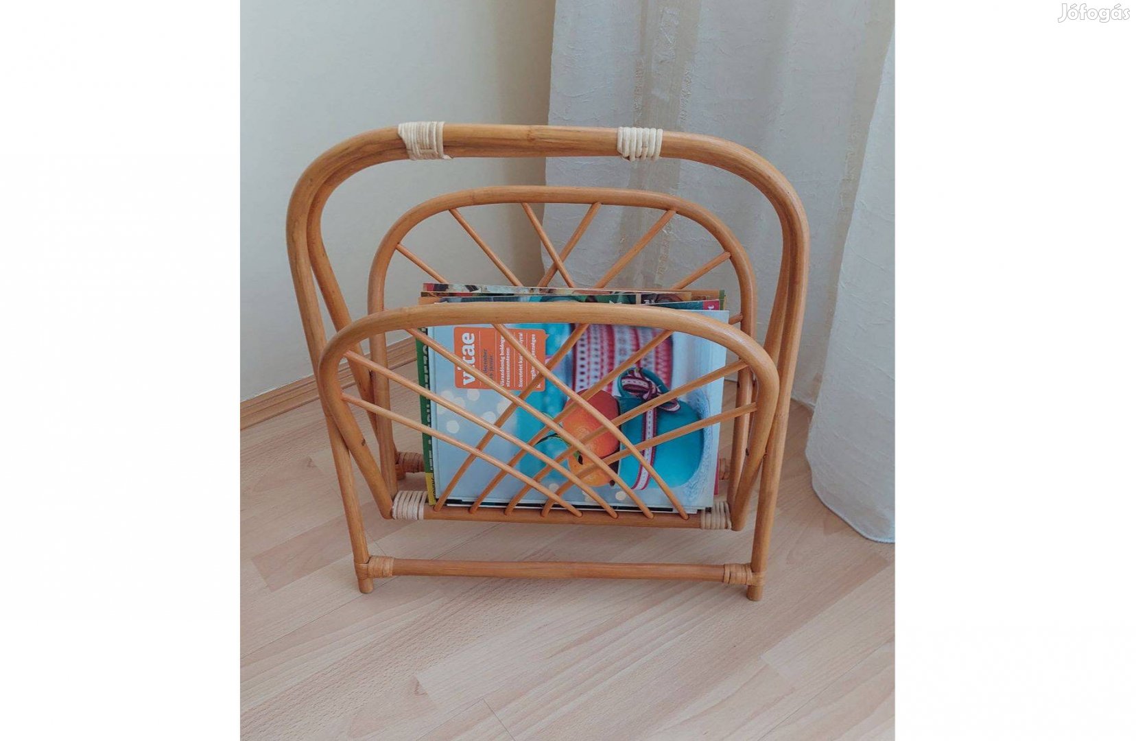 Bambusz, rattan újságtartó