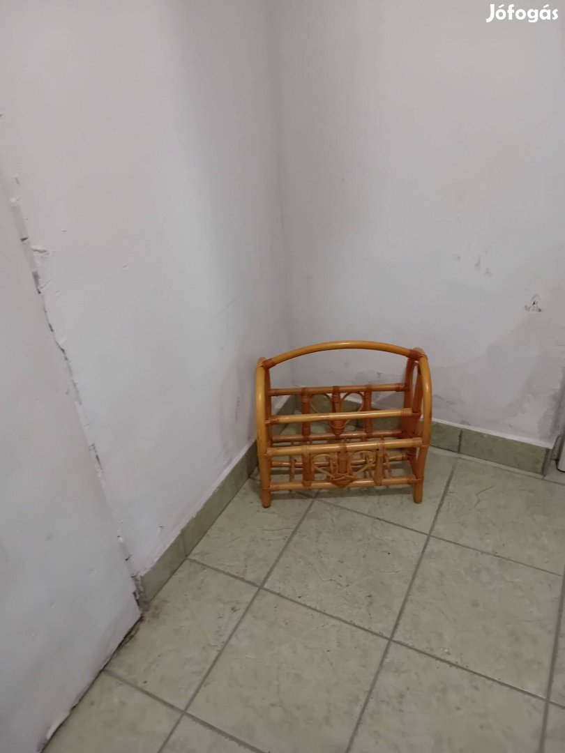 Bambusz újságtartó (Hird.tel.sz.:06302861976)