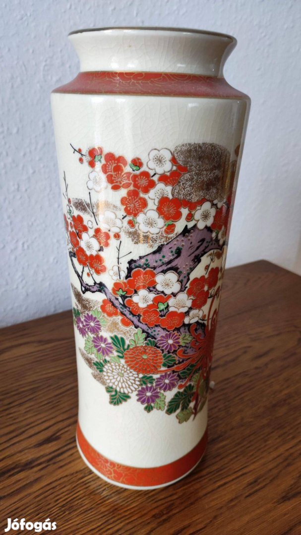 Banawe kanadai váza japán mintákkal