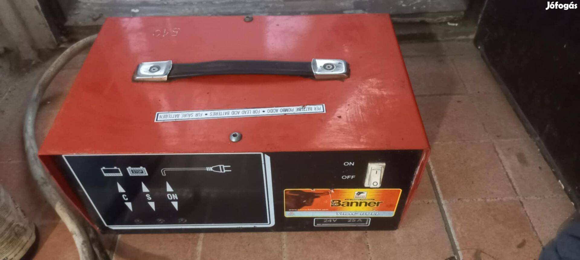 Banner TRAC BULL akkumulátortöltő 24V/25A