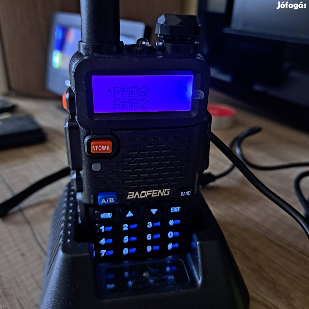 Baofeng UV-5R adóvevő teljes szett 