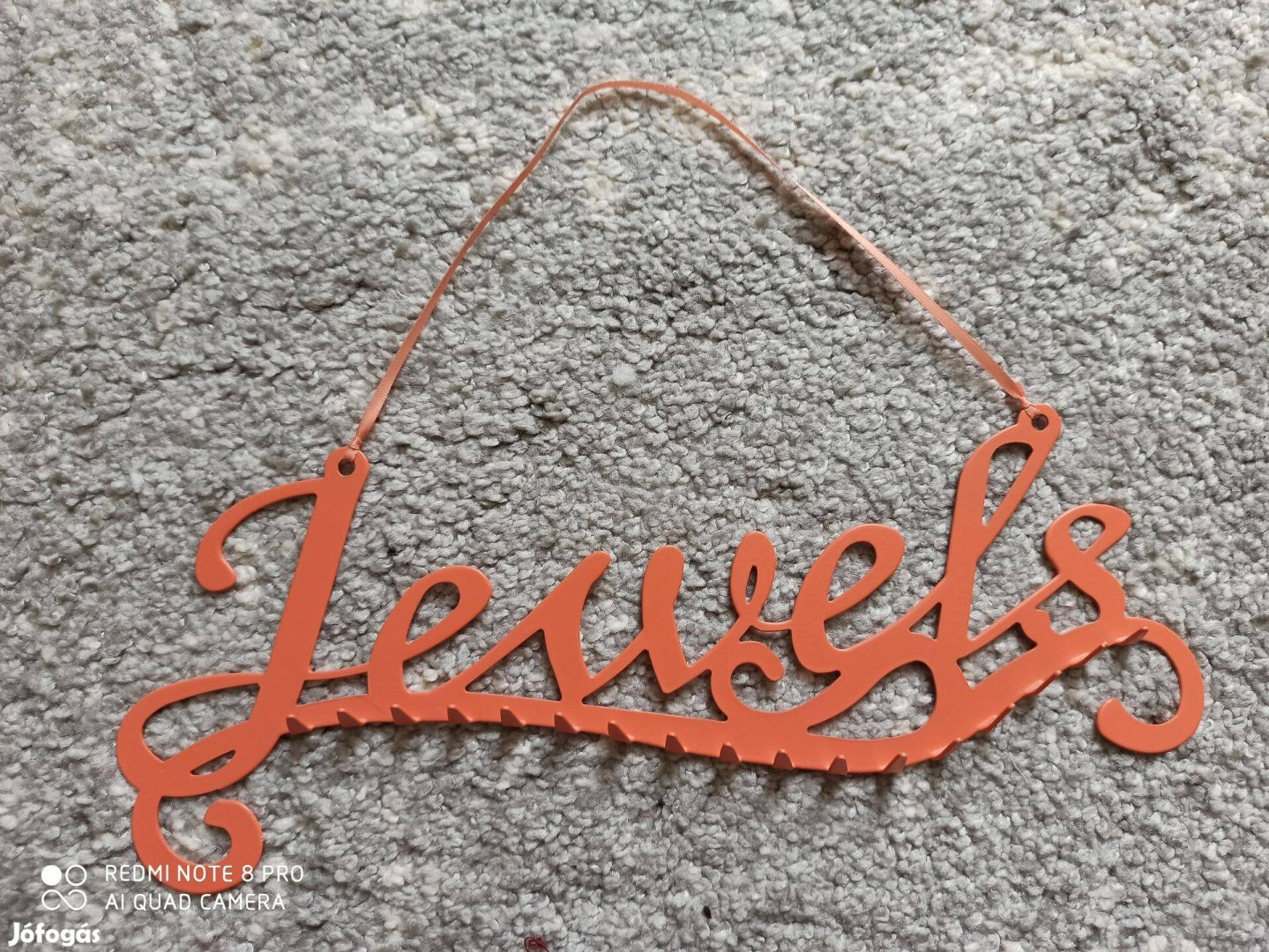 Barack színű fém ékszertartó falra akasztható