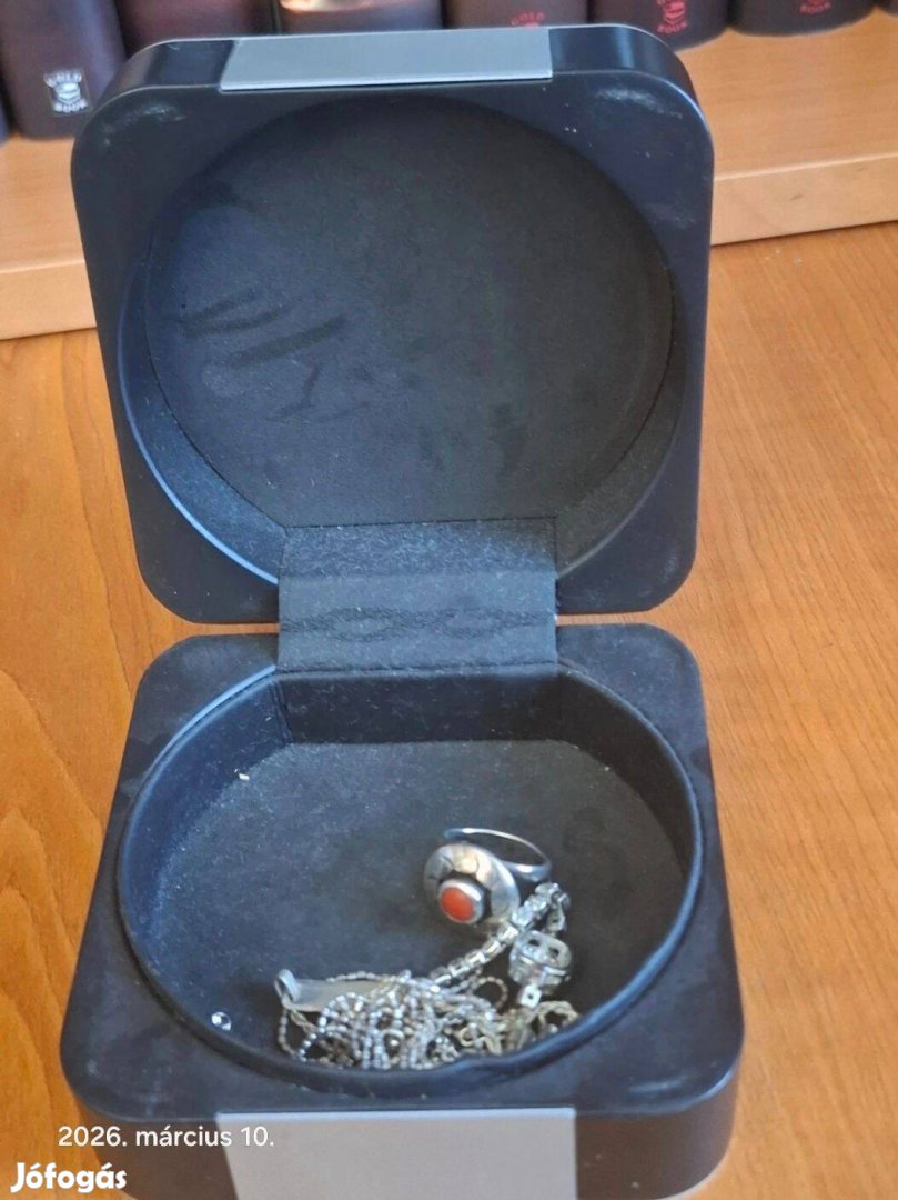 Baraka jelzésű doboz kb 19 gr tört ezüsttel