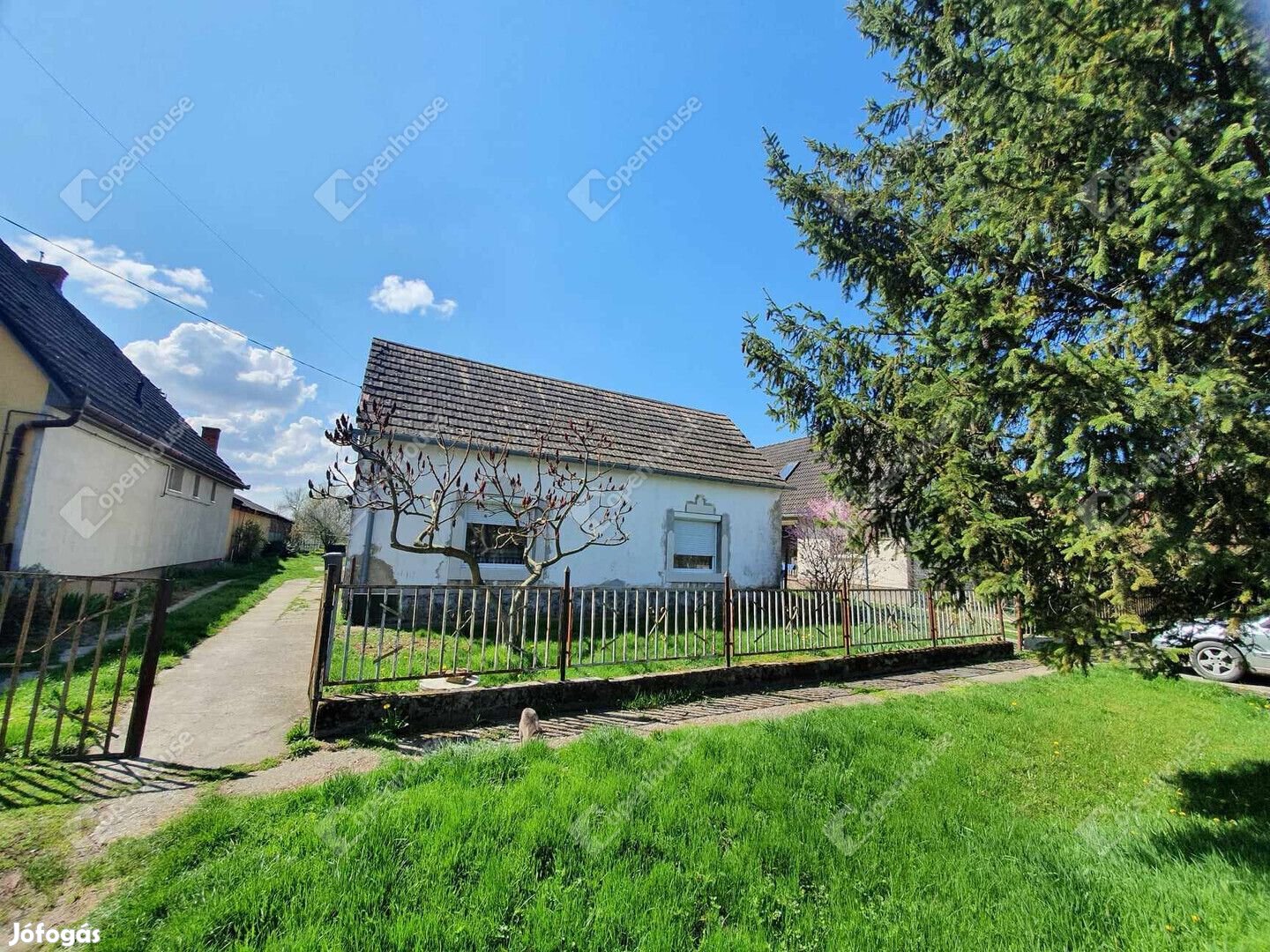 Barátságos otthon eladó Hobolban!
