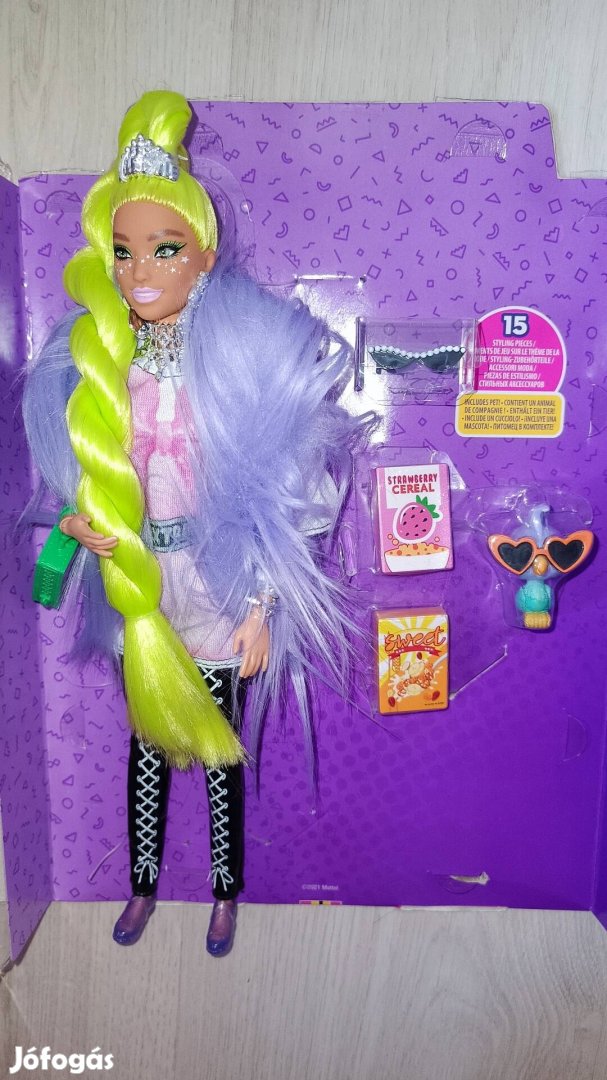 Barbie Extra barbi baba Dobozával 