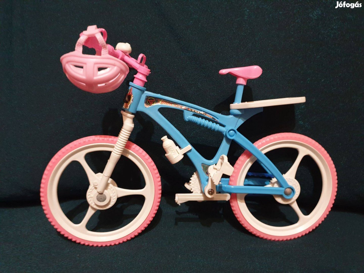 Barbie - bicaj, bicikli sisakkal