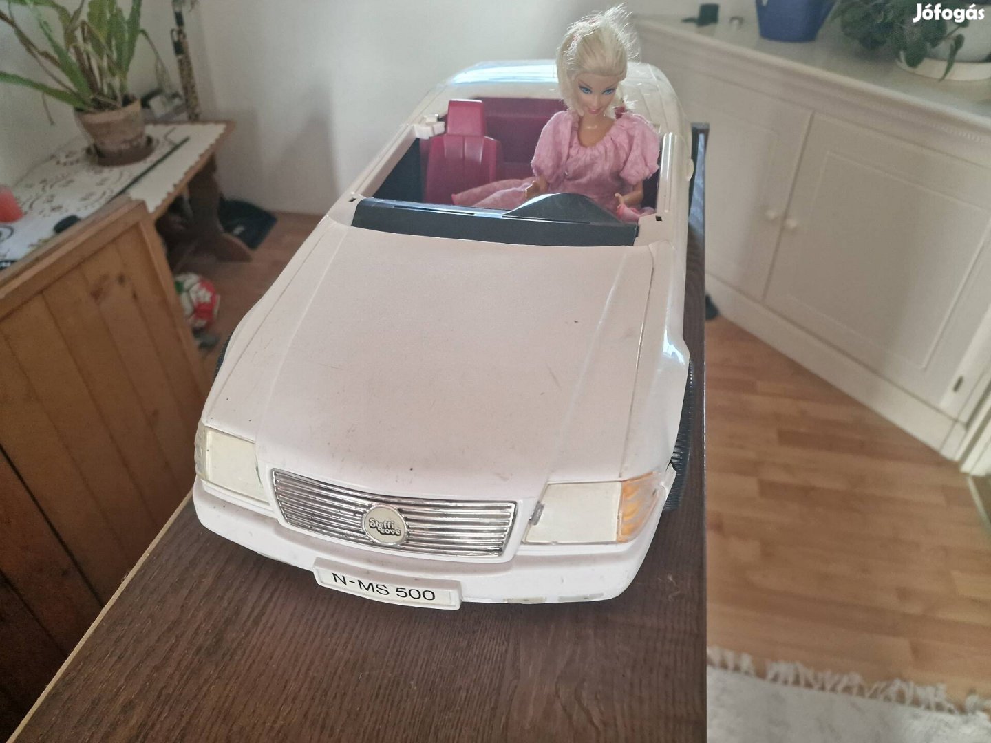 Barbie autóval eladó