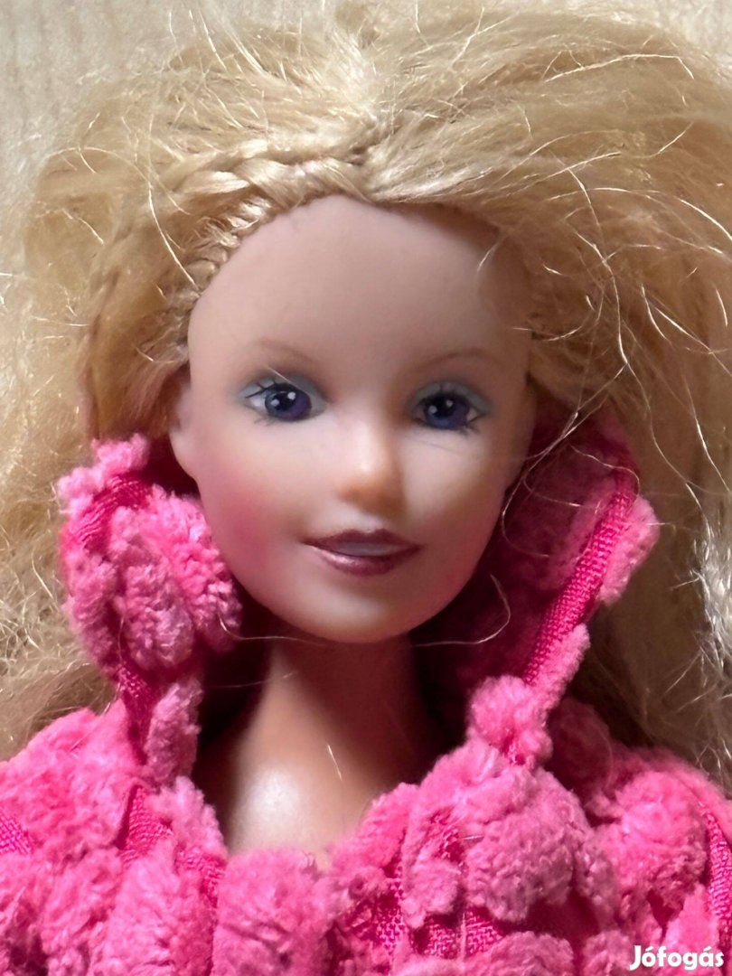 Barbie baba köntösben