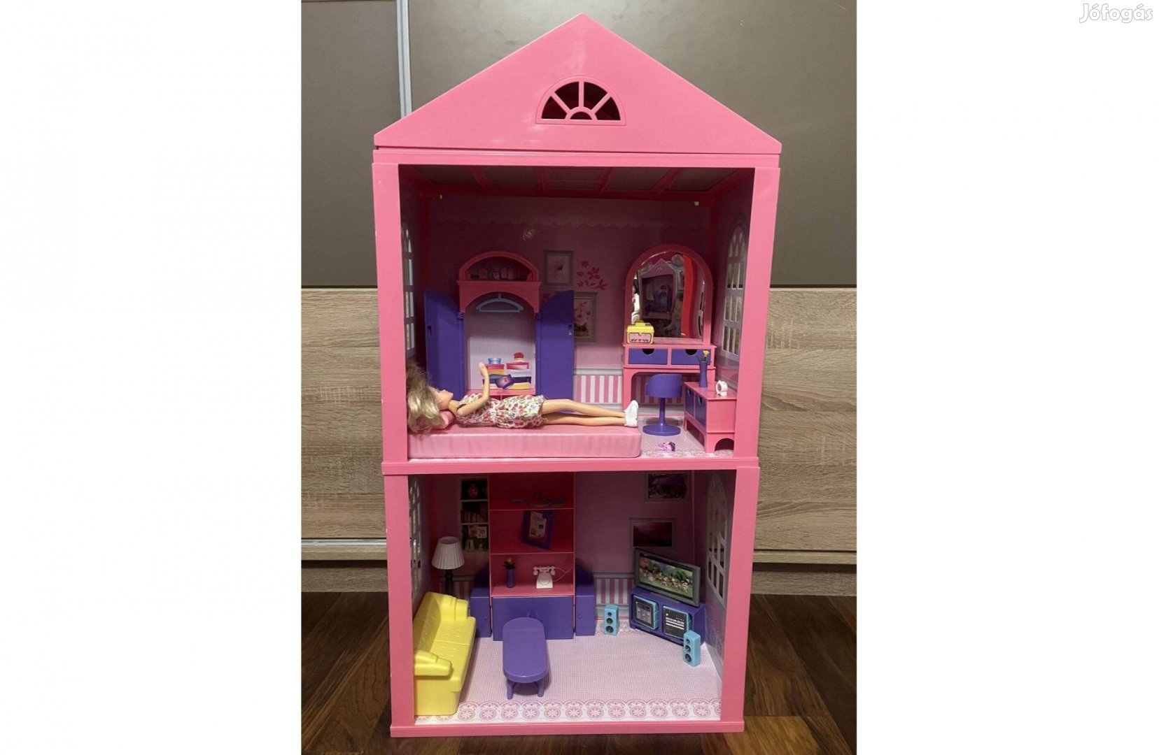 Barbie ház Barbie babával, bútorokkal és kiegészítőkkel