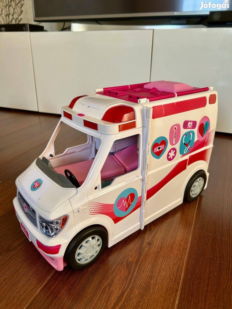 Barbie mentőautó