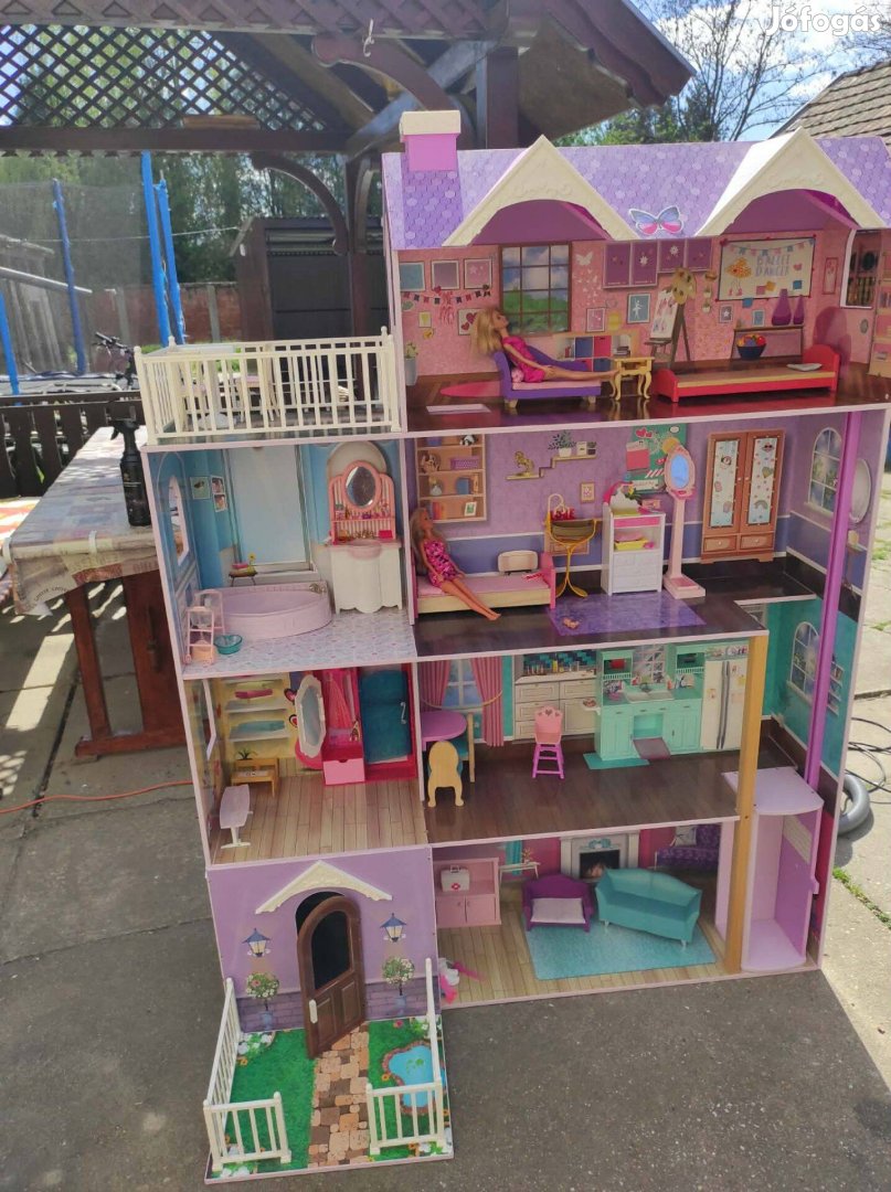 Barbie óriási babaház berendezésekkel