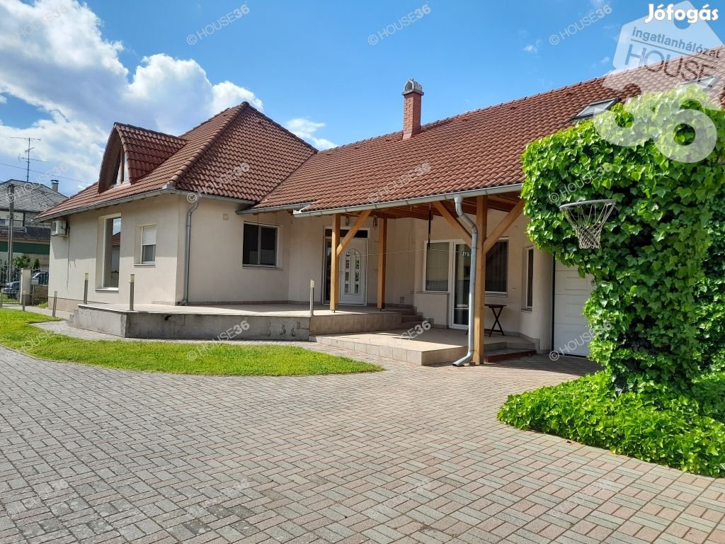 Barcsi 320 nm-es ház eladó