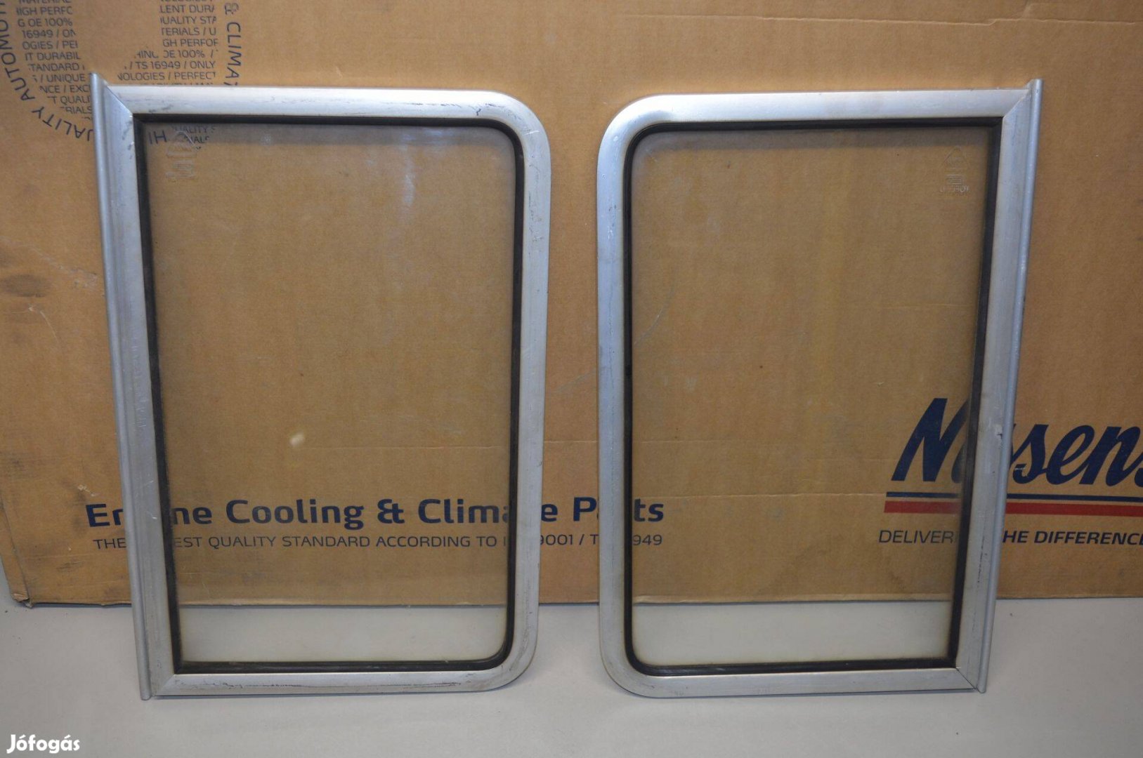 Barkas 8 személyes busz hátsó pillangó ablak párban gyári új