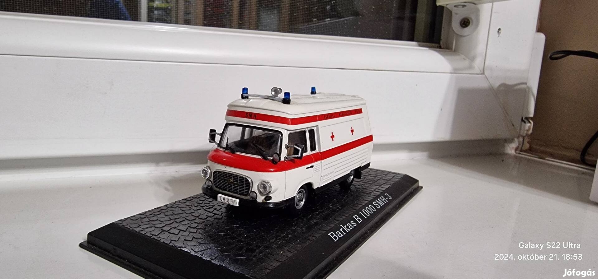 Barkas B1000 mentőautó 1/43 Ambulance fém mentő modell autó 1:43