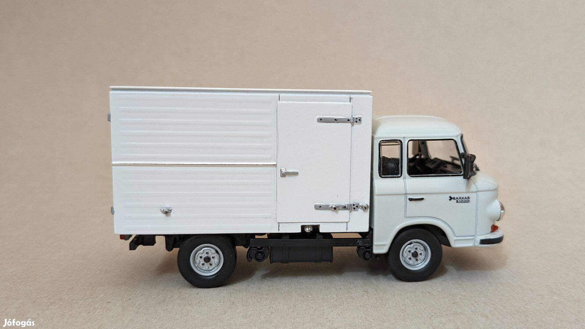 Barkas b1000 dobozos modell 1:43 1/43