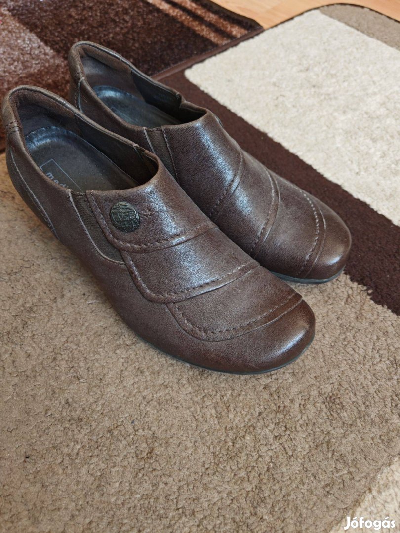 Barna Medicus cipő
