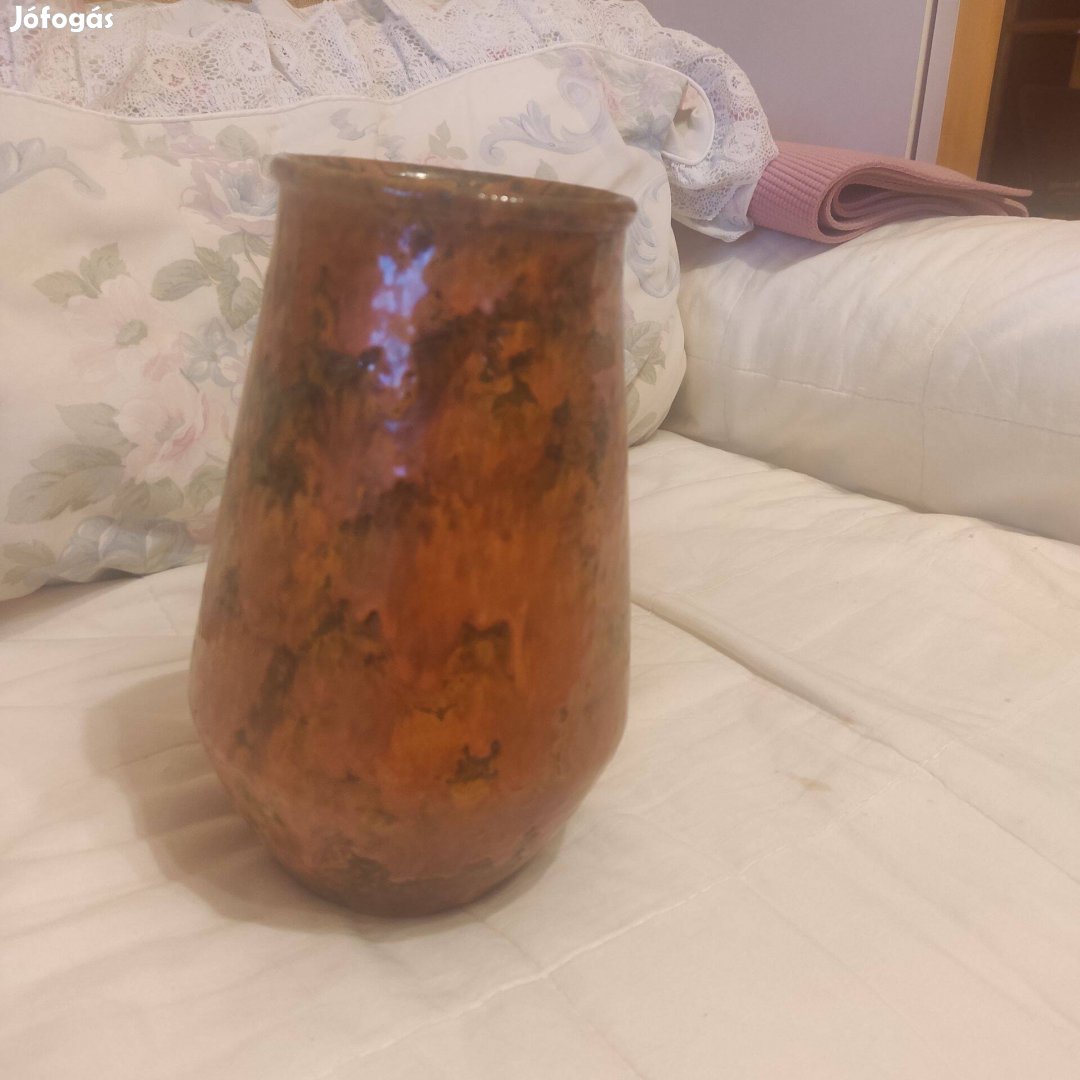 Barna - vörös, szignózott váza