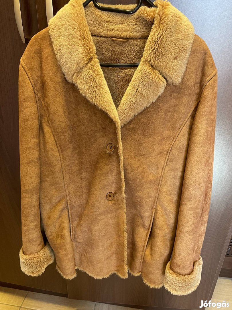 Barna, belül szőrme művelúr női kabát- 42-es