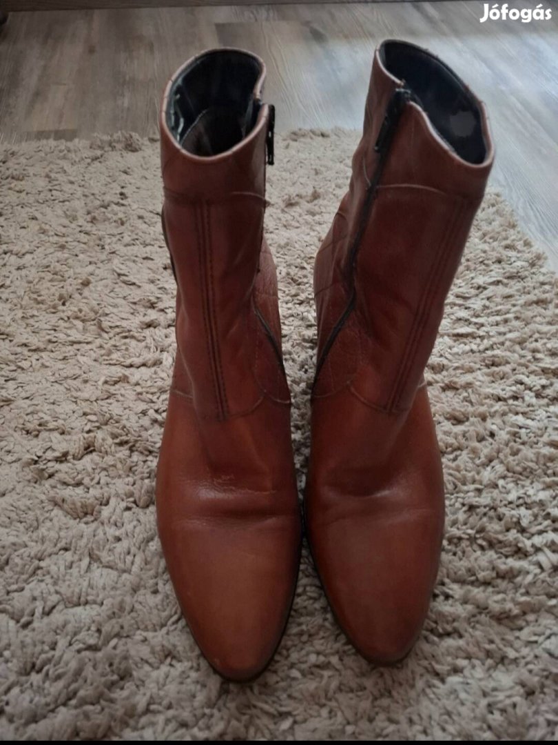 Barna bokacsizma 6 cm sarokkal, kíváló állapotban