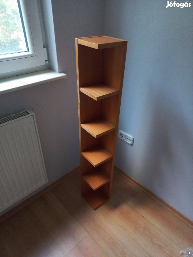 Barna könyves polc