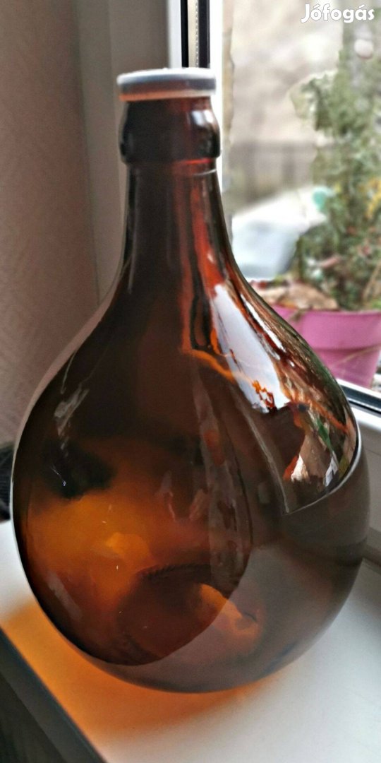 Barna nagy üveg tetővel kb 5L 34 cm magas Új