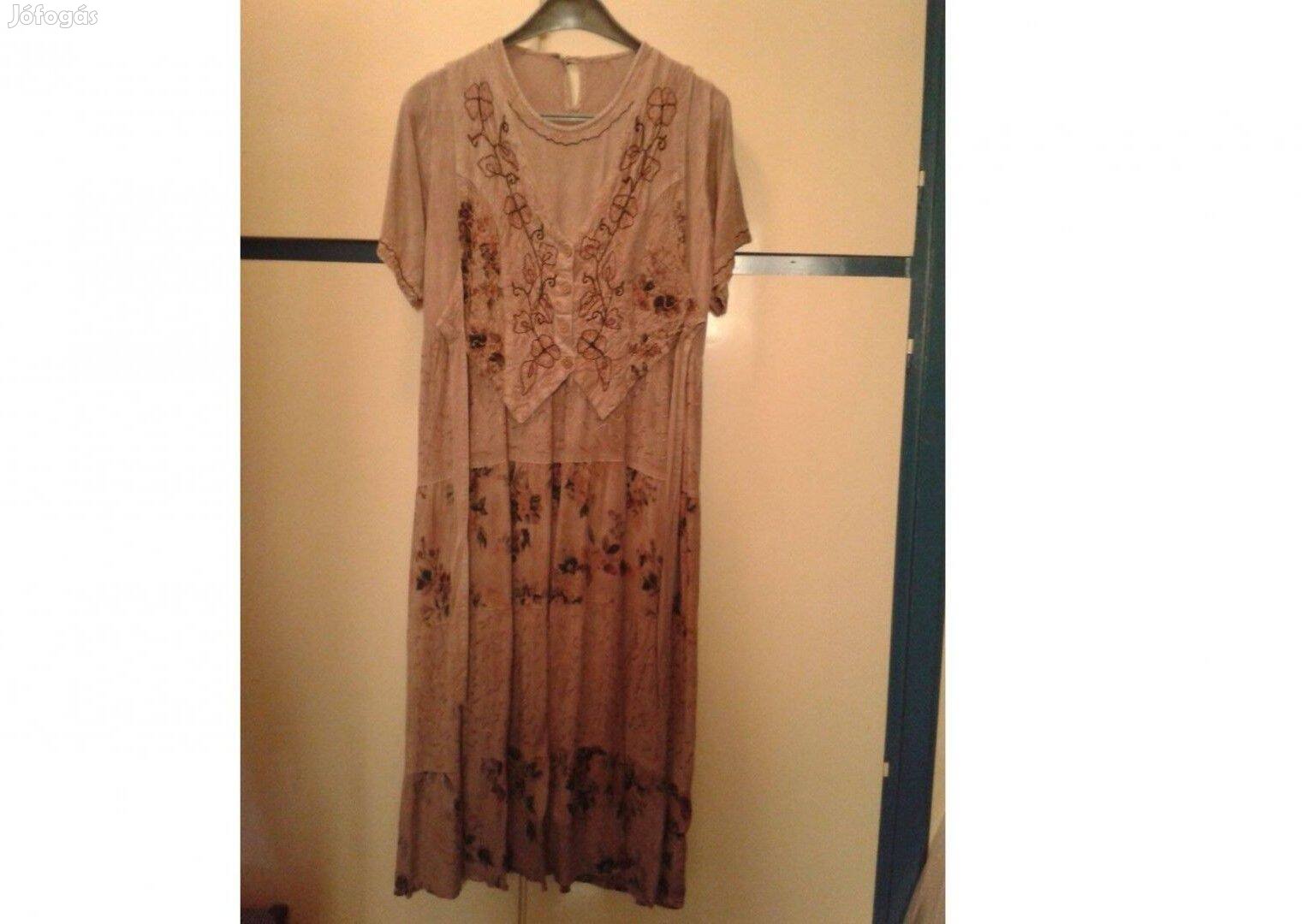 Barna nagyméretű indiai ruha