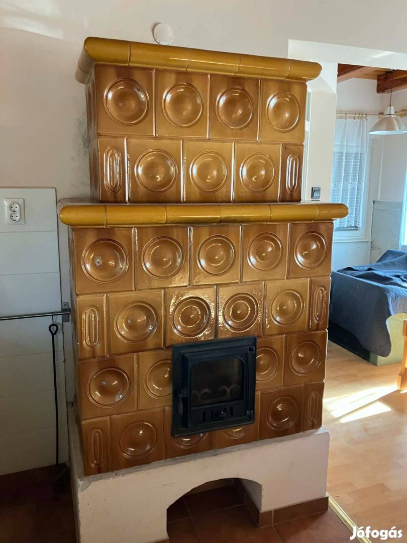 Barna tányéros cserépkályha eladó!