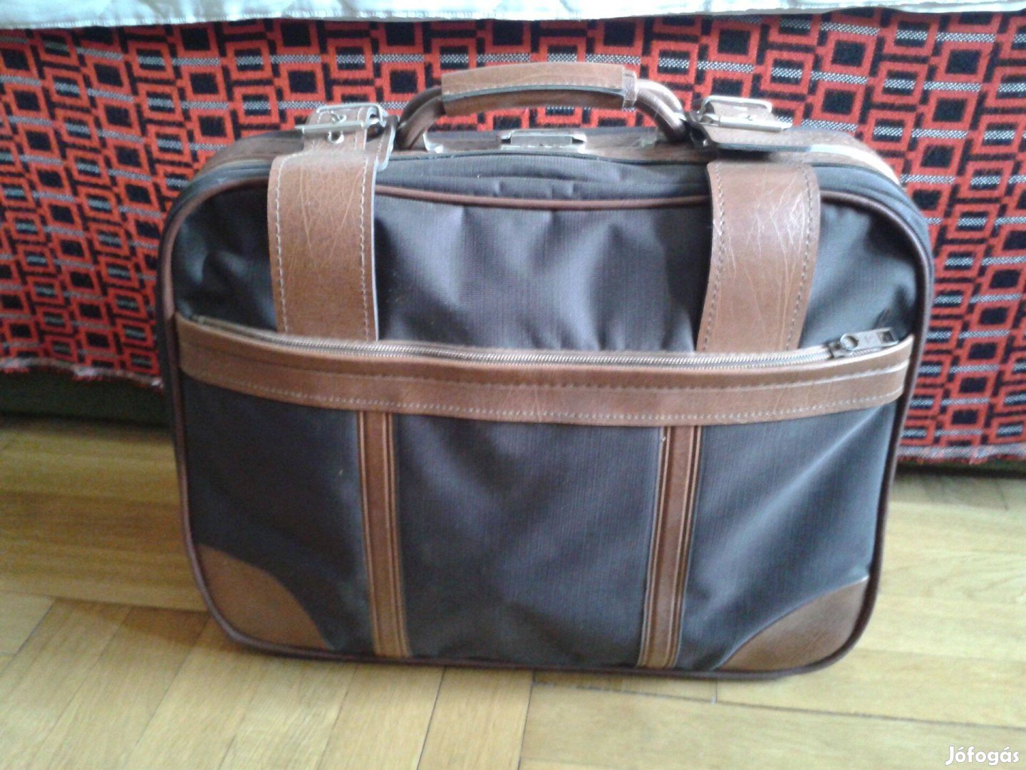 Barna utazó táska, bőrönd kézipoggyász