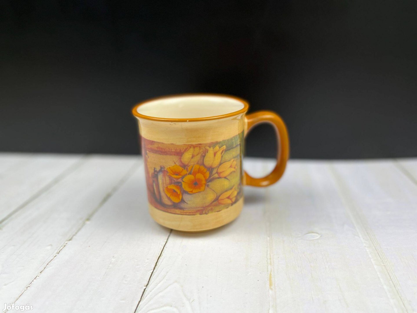 Barna virág mintás bögre