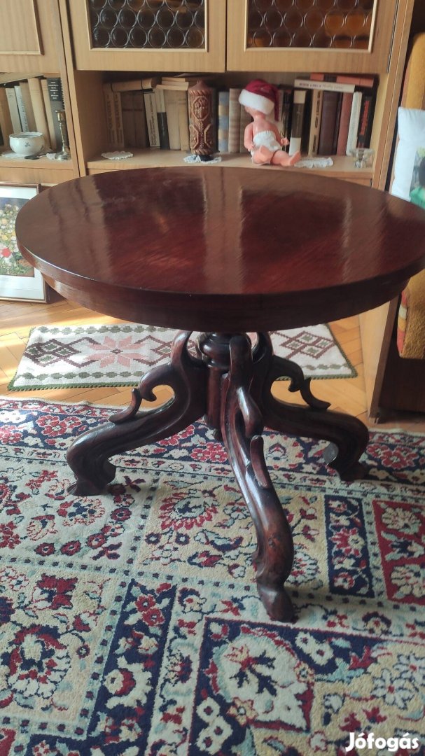 Barokk stilusu póklábú dohányzóasztal ár alatt