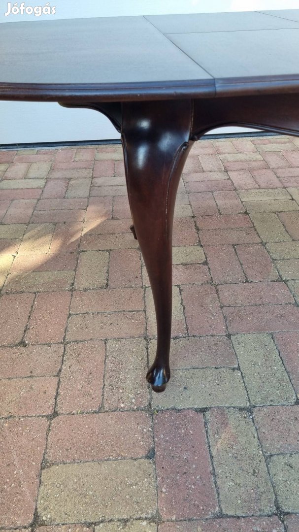 Barokk kinyitható étkezőasztal