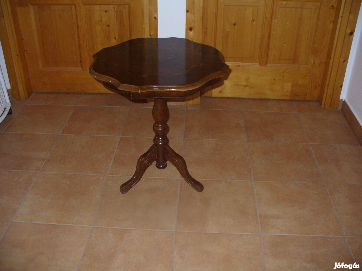 Barokk stílusú asztalka eladó Monoron