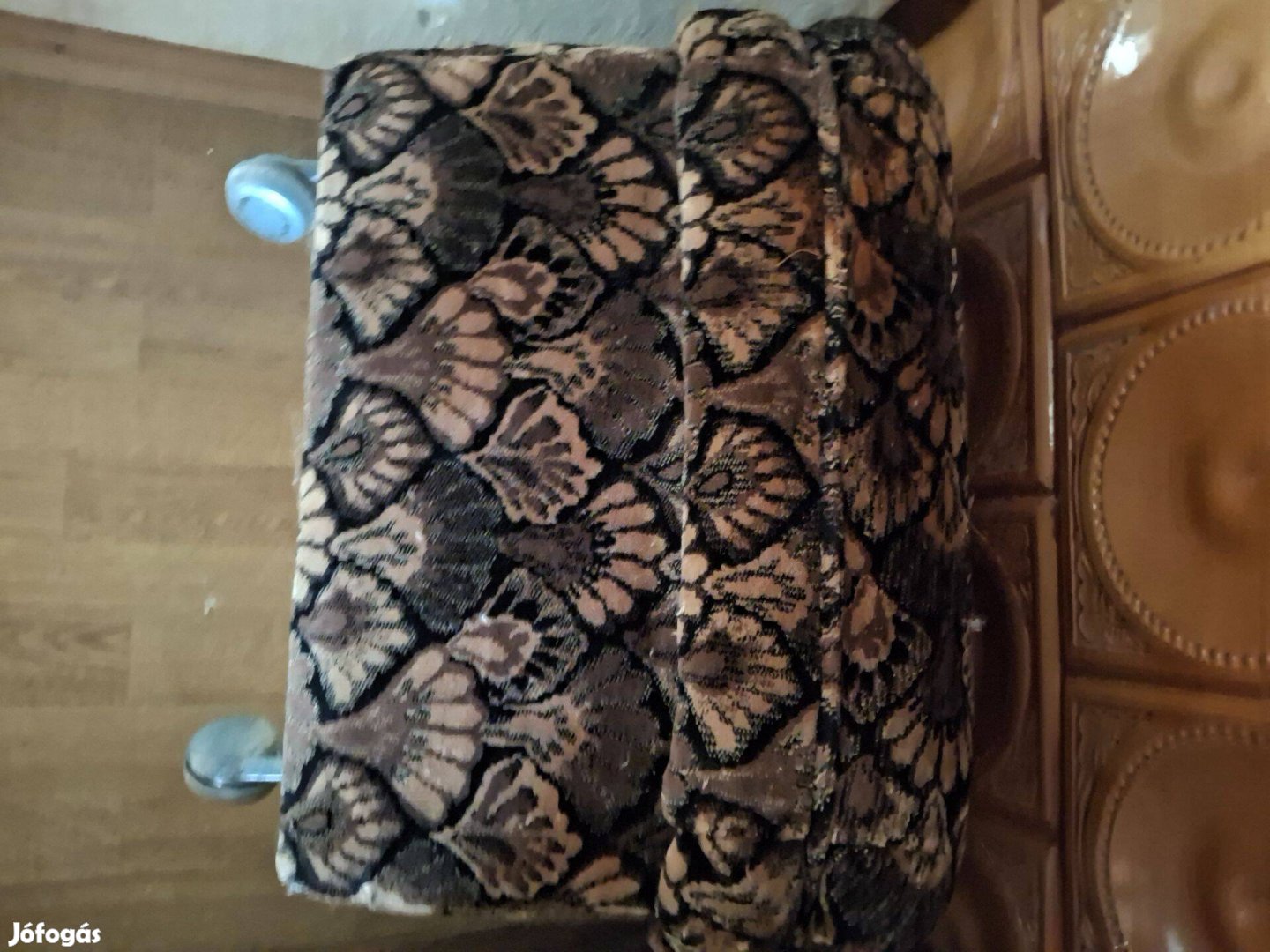 Bársony párnás puff ülőke