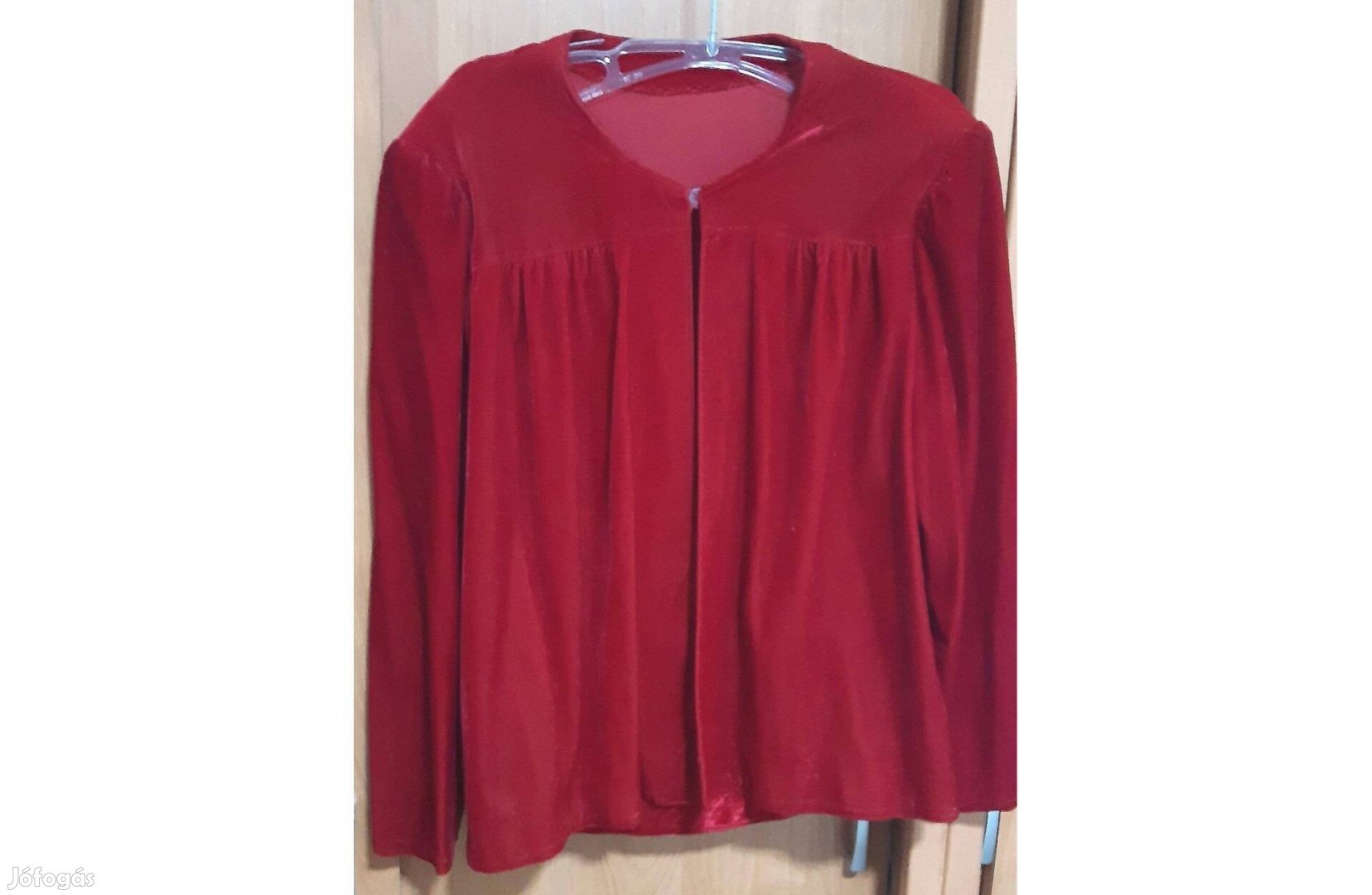 Bársony ruha a hozzávaló kabáttal eladó