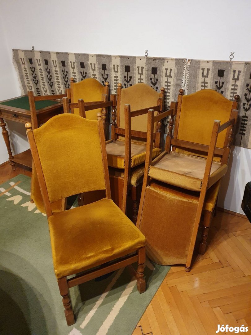 Bársony székek