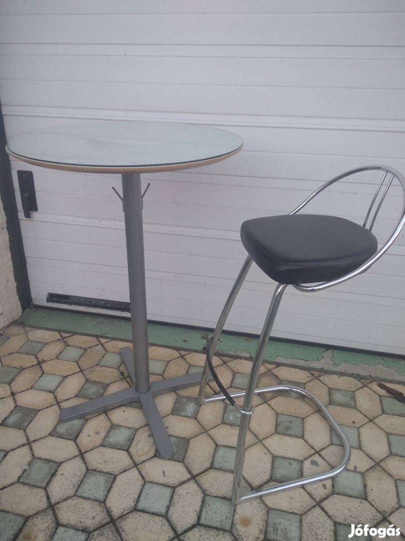 Bárszék asztallal