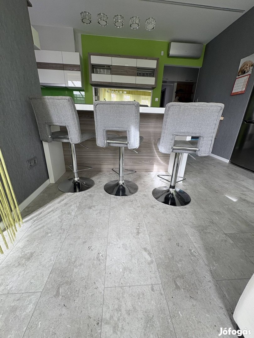 Bárszékek szinte ajándékba