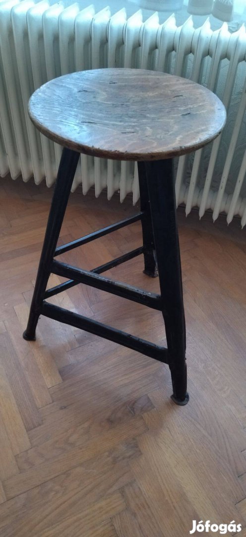Bartos 3 lábú szék, stoki