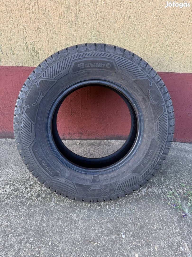 Barum 225/70 R15 C gumi eladó