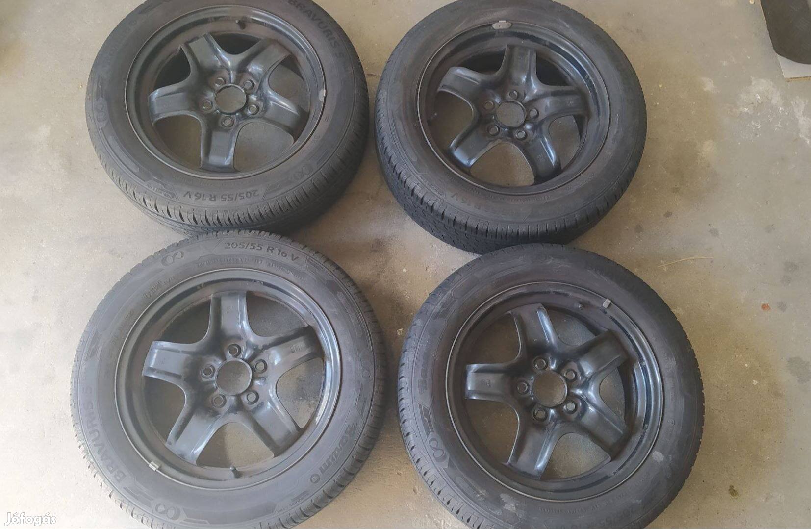 Barum Bravuris HM 205/55 91V R16 méretű nyári gumiszett felnivel