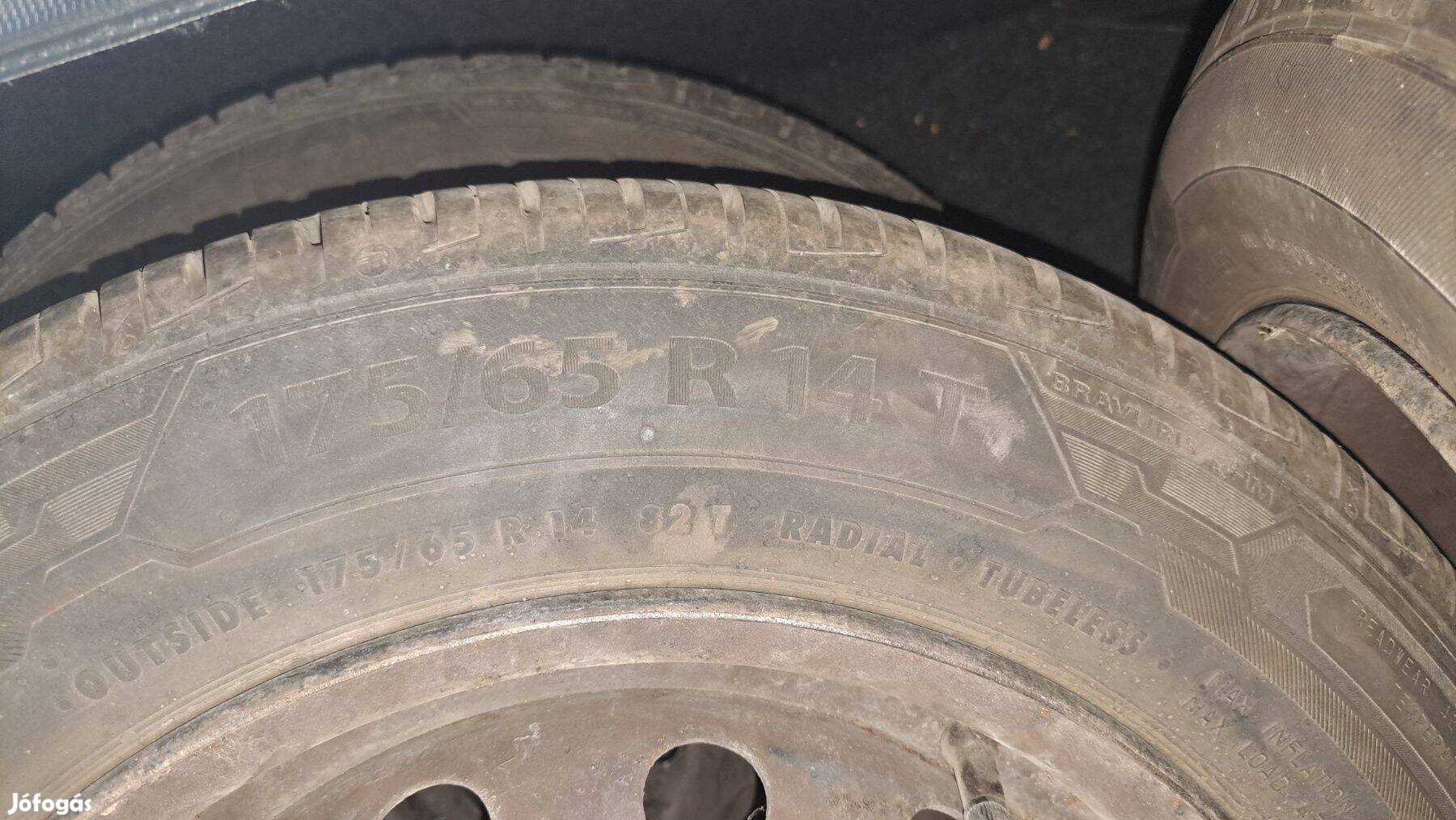 Barum Bravuris nyári gumi 175/65 R14T felnire szerelve, irányár