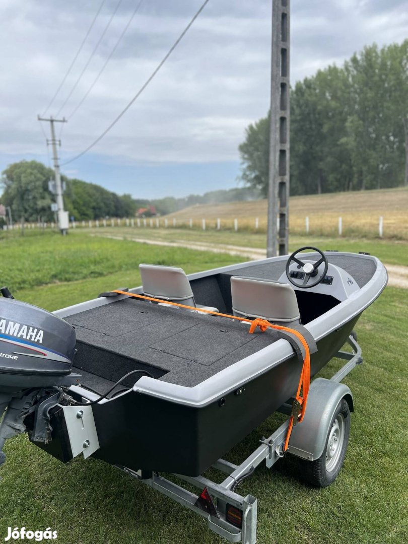 Bass Boat horgászcsónak
