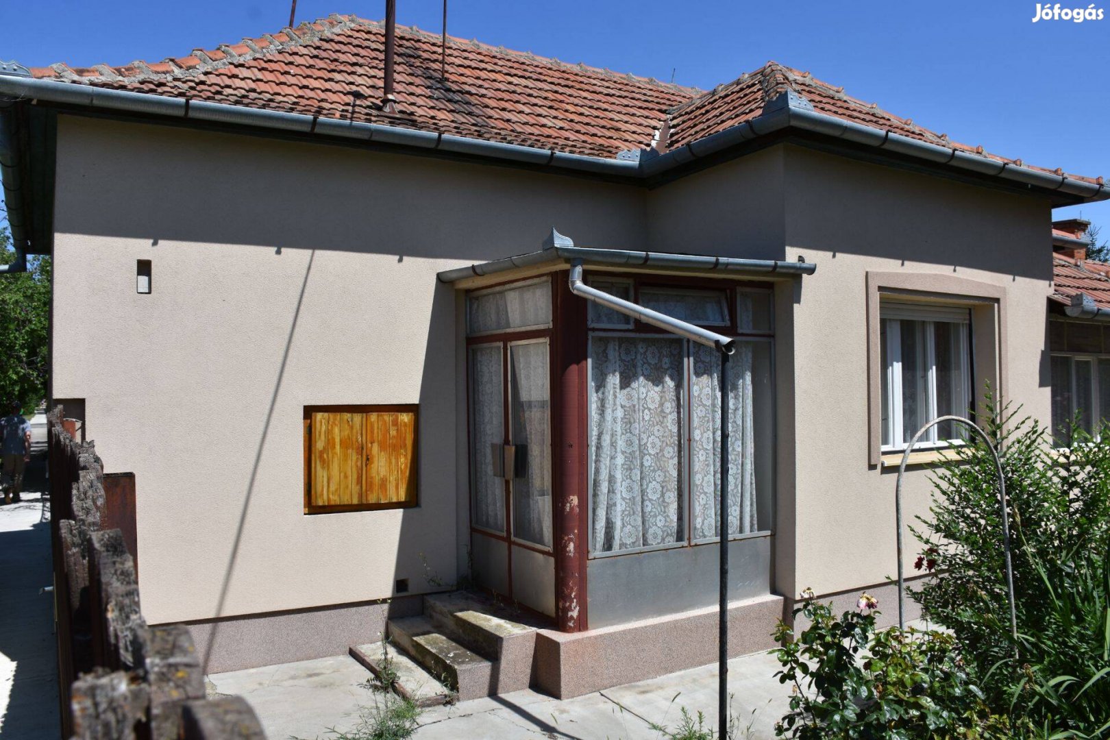 Báthori utcában 1 + 2 félszobás, 54 m2 családi ház eladó!