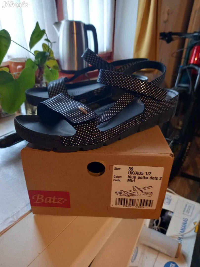 Batz 39-es fekete-fehér pöttyös újszerű szandál