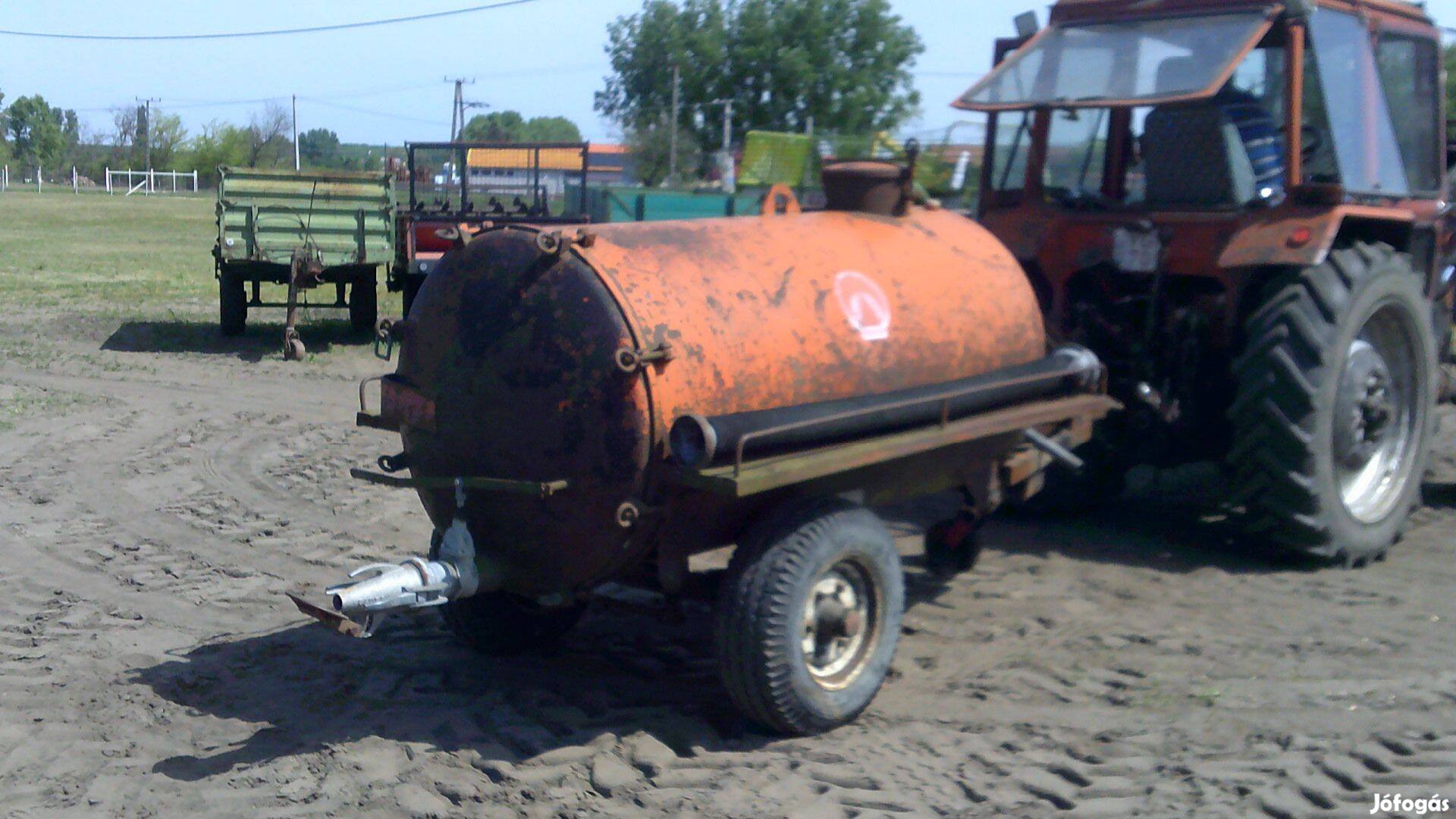Bauer 2200 literes szippantó