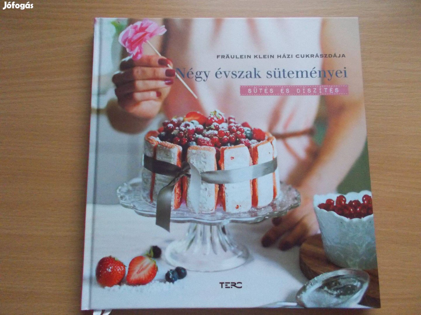 Bauer Yvonne: Négy évszak süteményei - Sütés és díszítés