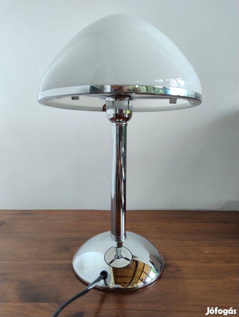 Bauhaus asztali lámpa ,tejüvegbúra,krómozott talp ,szár