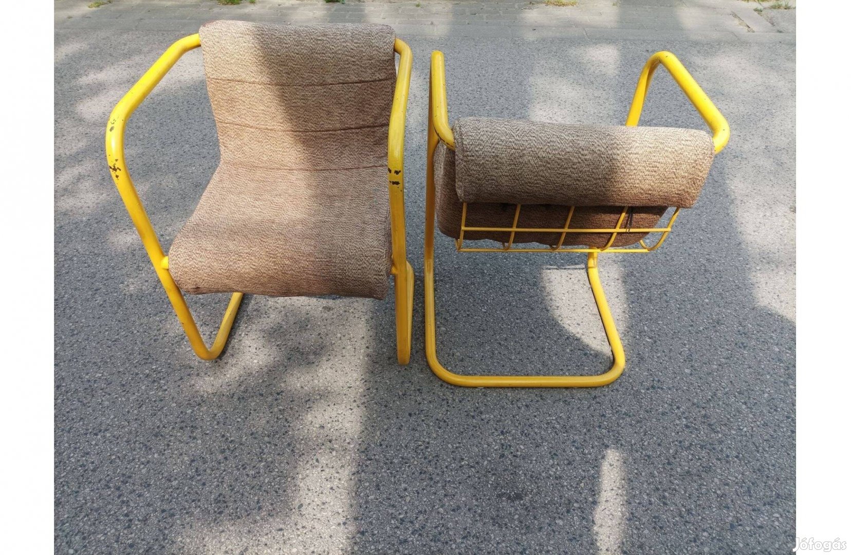 Bauhaus stílusú, festett csővázas kis fotelek, 2 db